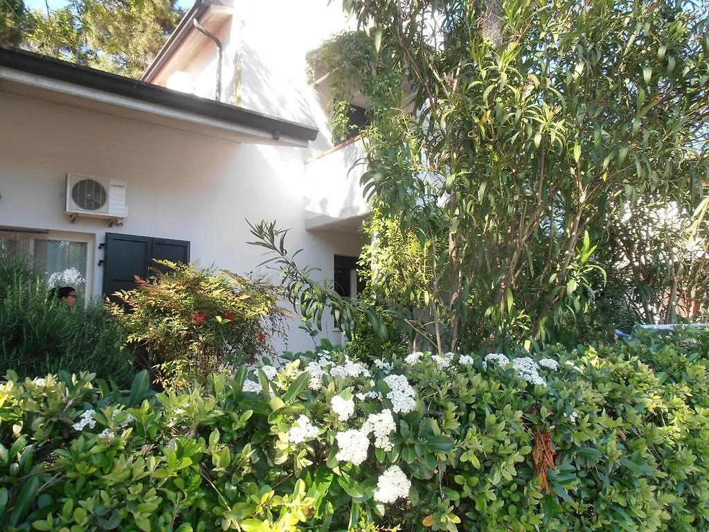 فندق مبيت وإفطار مارينا روميا B&B Amici Miei