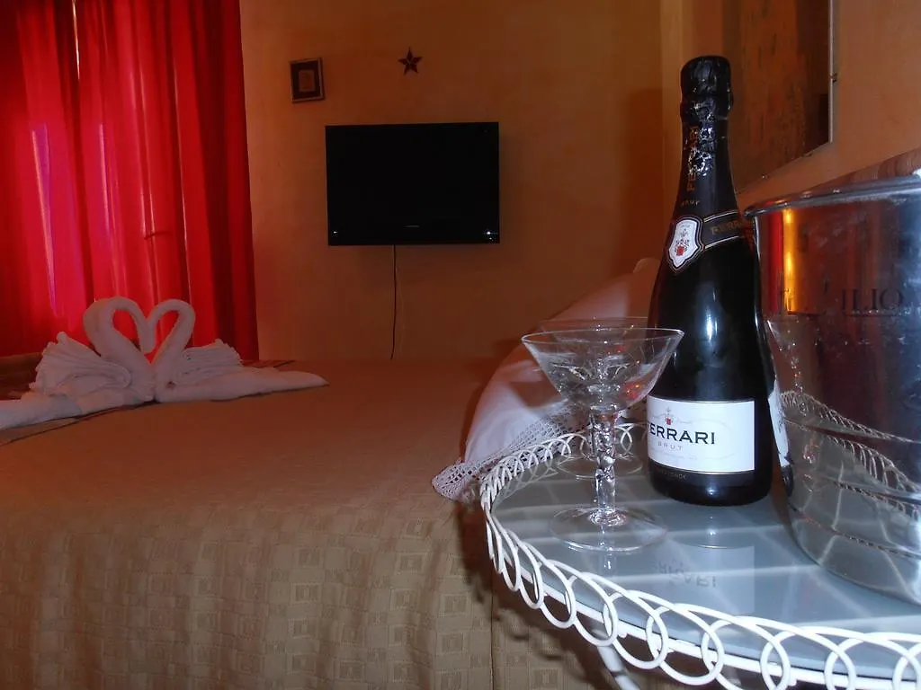 فندق مبيت وإفطار مارينا روميا B&B Amici Miei